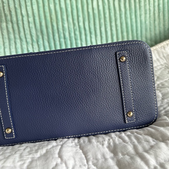 New, Never used Dooney and Bourke satchel - Picture 3 of 5